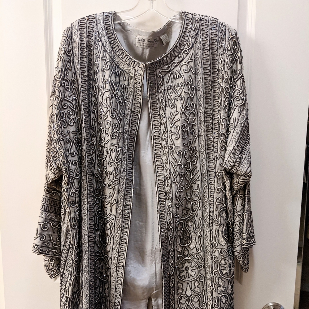 Silver beaded silk jacket 1x/16-18